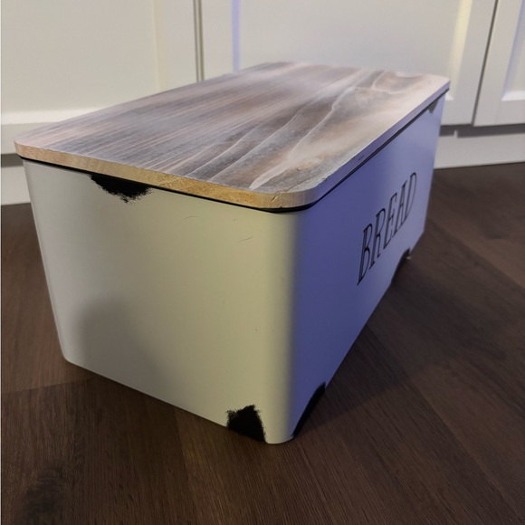 Farmhouse Style Bread box, white finish with black detail & distressed gray lid - Picture 5 of 9